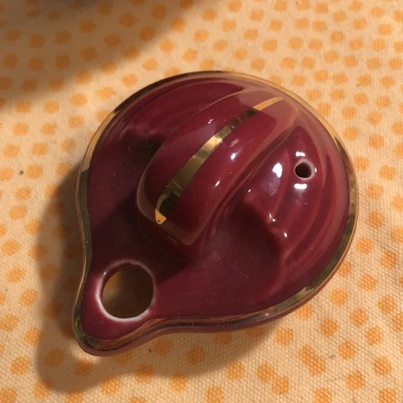 Vintage Hall burgundy and gold tea pot with hook lid - Picture 9 of 13